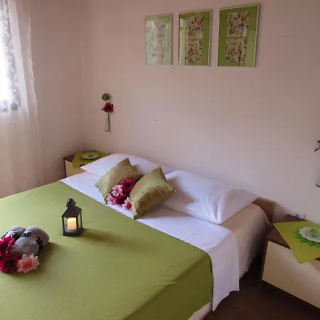 Apartamento Seaside Secluded Cove Pobij, Hvar - 5633 *